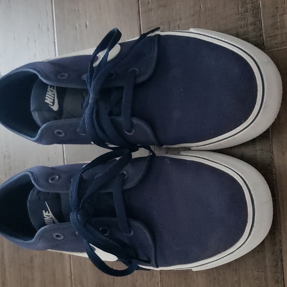 Shoes - Picture 2 of 3